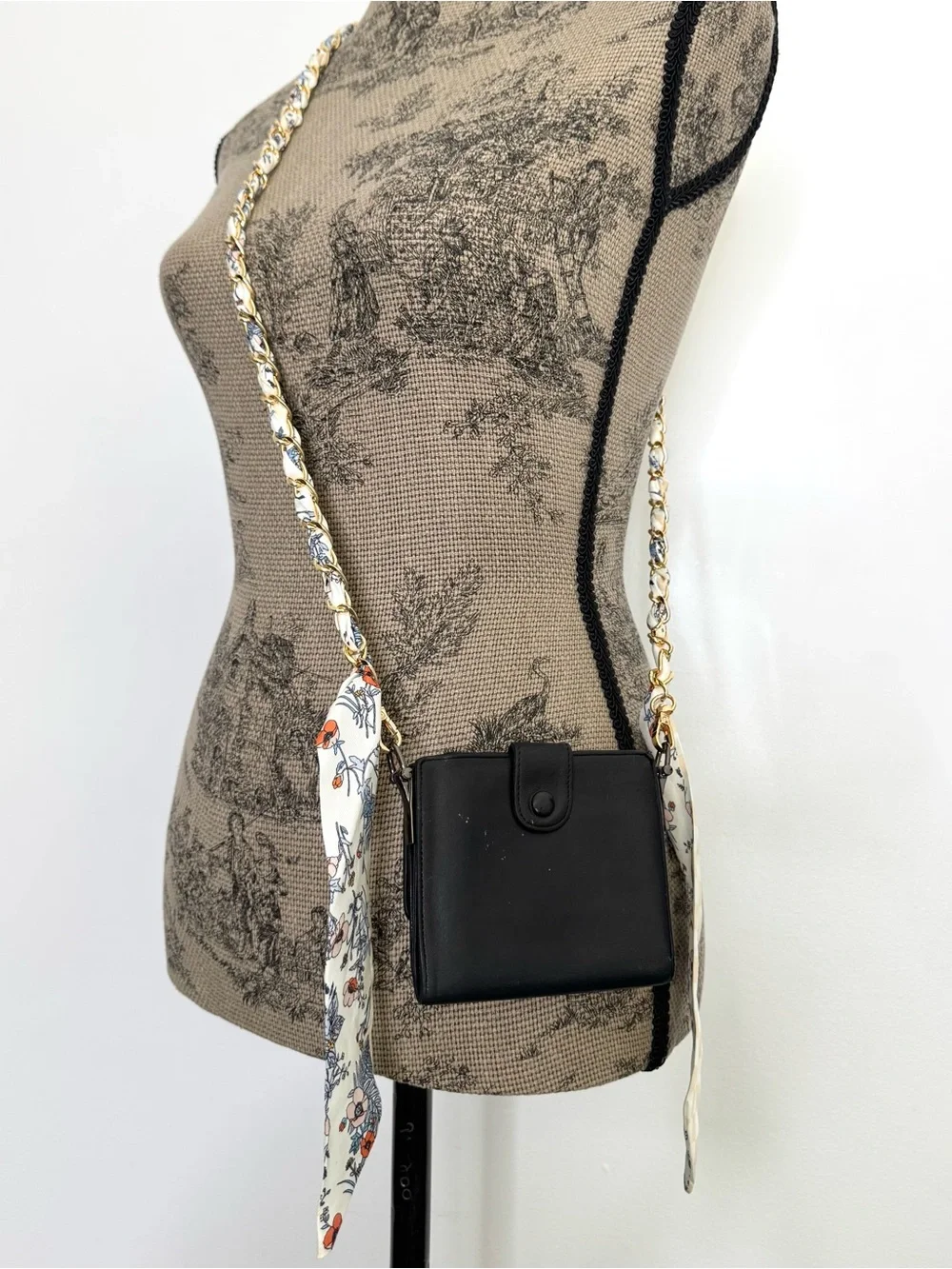 Authentic Vintage Chanel CC Wallet On Chain Crossbody Bag Black Lambskin Leather